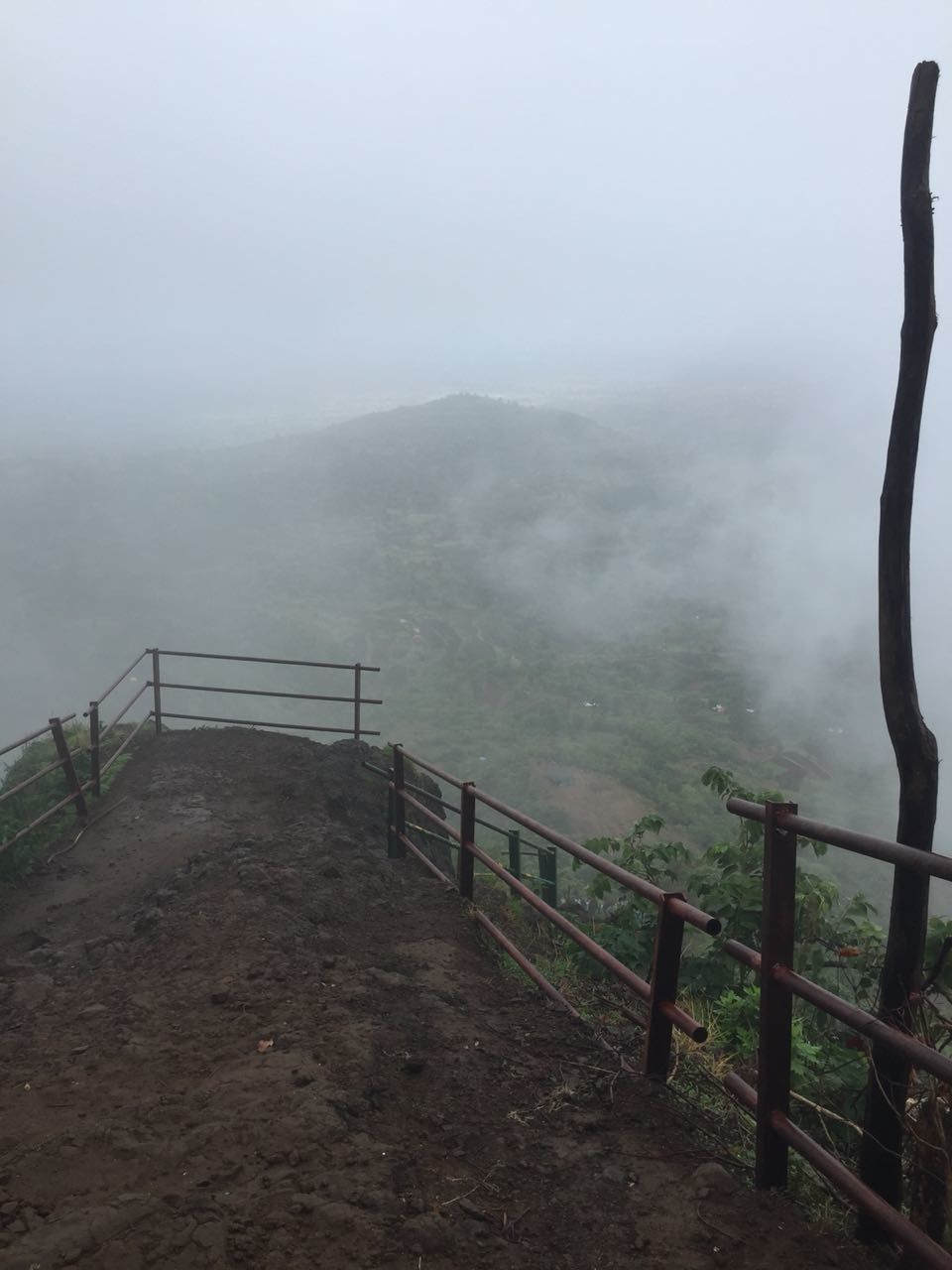 Photo of Trek to Mt. Kalsubai – beyond clouds. 10/13 by PANKAJ KUMAR