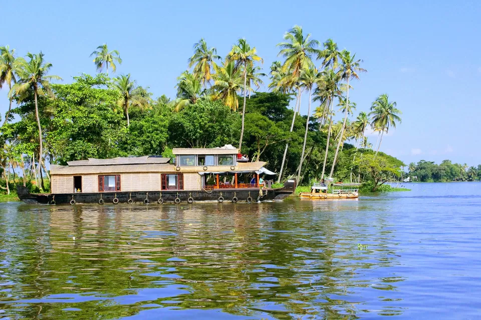 Photo of Alleppey Boathouse, Punnamada, Starting Point, Alappuzha, Kerala, India by PANKAJ KUMAR