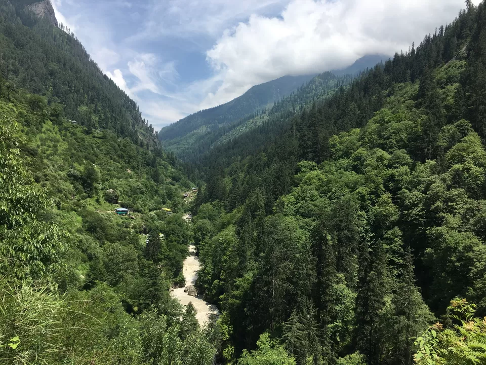 Photo of KheerGanga Waterfall - Half way, Kullu, Himachal Pradesh, India by Ruchi Tandon Mandlay
