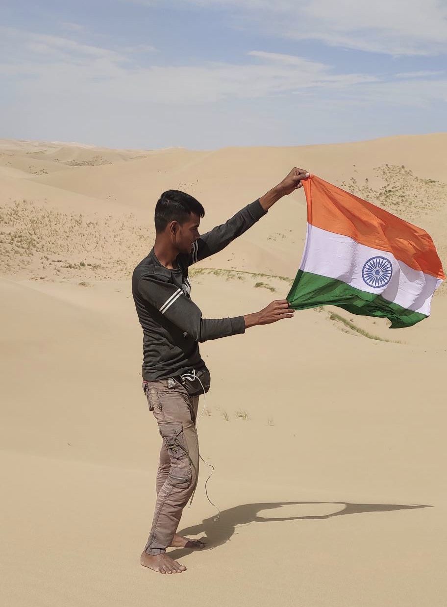 Photo of 50,000+ km of Hitchhiking: Here’s how this 19-year-old teenager is travelling across the globe by Azharuddin