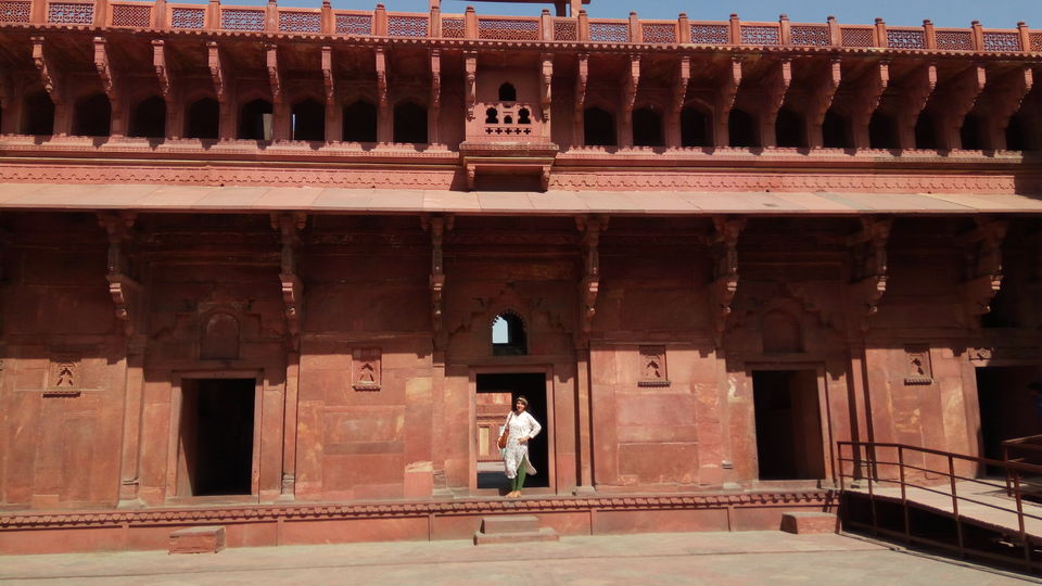 Photo of Agra Fort, Rakabganj, Agra, Uttar Pradesh, India by Tamanna Arora