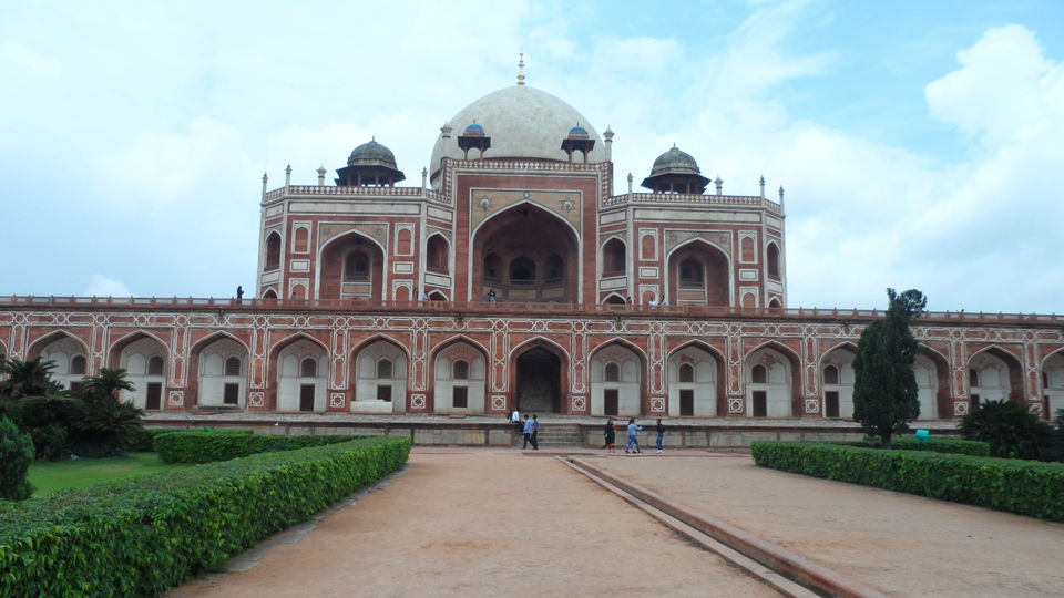 Photo of Feel the Peace at Humanyuns Tomb. by Touseef Ahmed