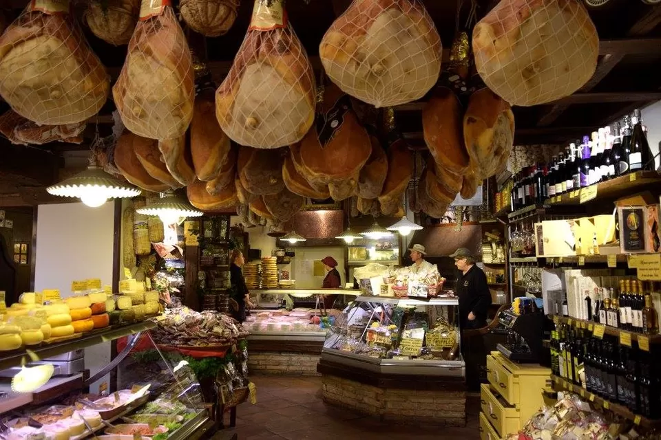 Photo of Bologna, Italy by Clemens Wan