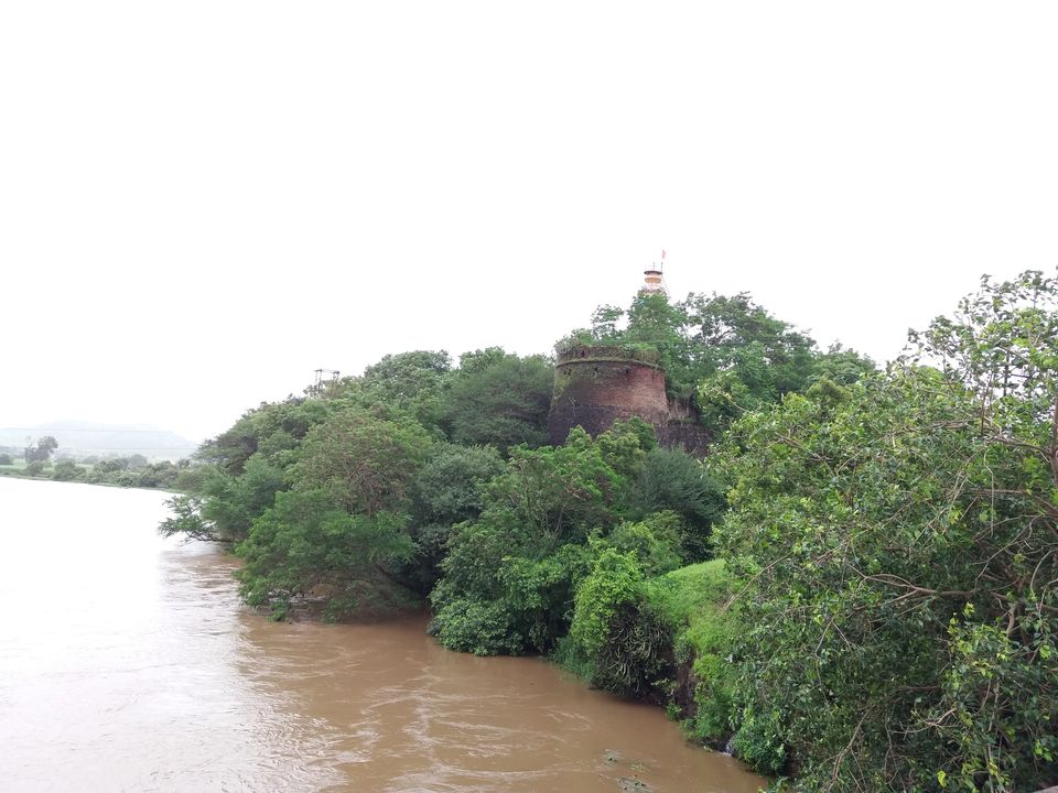Photo of Induri fort and Shri Subramaniya Swamy temple by Gunjan Deshmukh