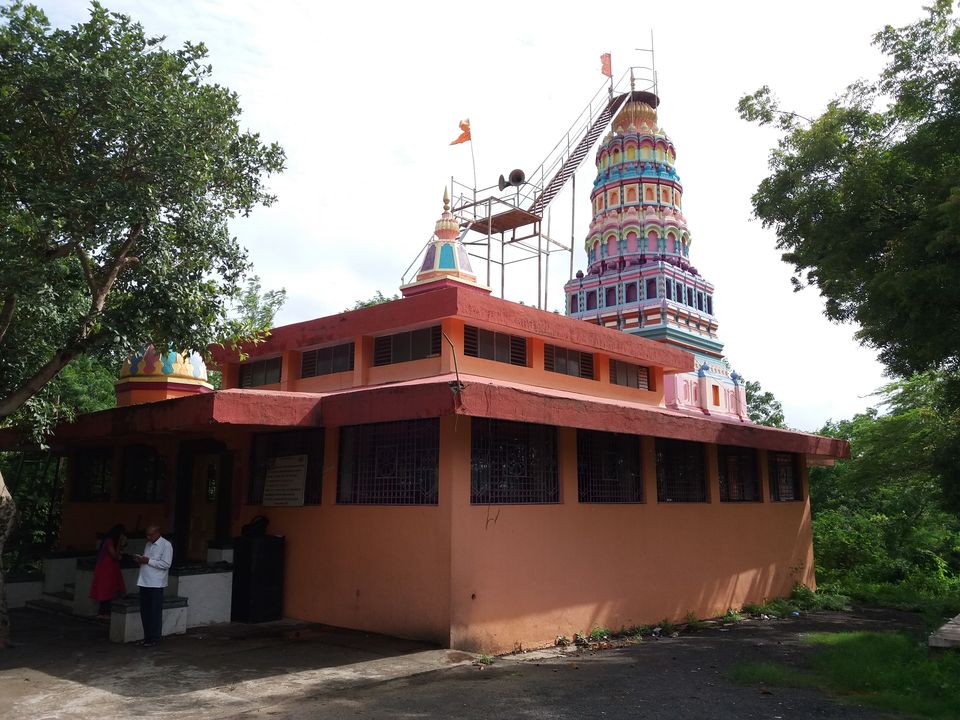 Photo of Induri fort and Shri Subramaniya Swamy temple by Gunjan Deshmukh
