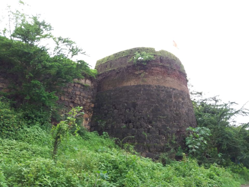 Photo of Induri fort and Shri Subramaniya Swamy temple by Gunjan Deshmukh
