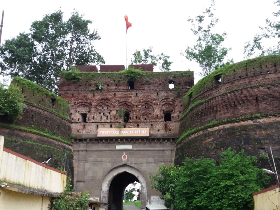 Photo of Induri fort and Shri Subramaniya Swamy temple by Gunjan Deshmukh