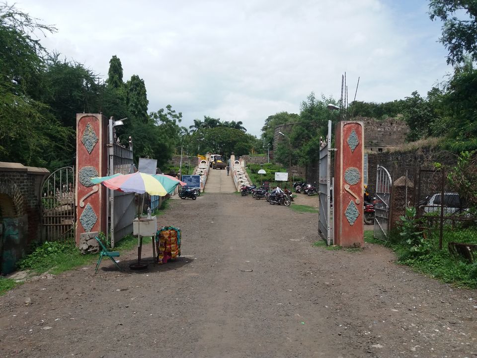 Photo of Solapur Fort - Strong Land fort in the center of the city 2/28 by Gunjan Deshmukh