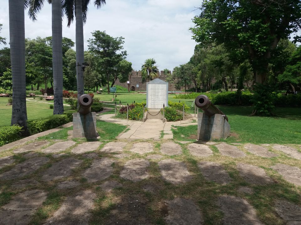 Photo of Solapur Fort - Strong Land fort in the center of the city 3/28 by Gunjan Deshmukh