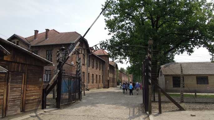 Photo of Get experience of Amazing Auschwitz guided tours for your vacation 1/1 by Travis Vifor