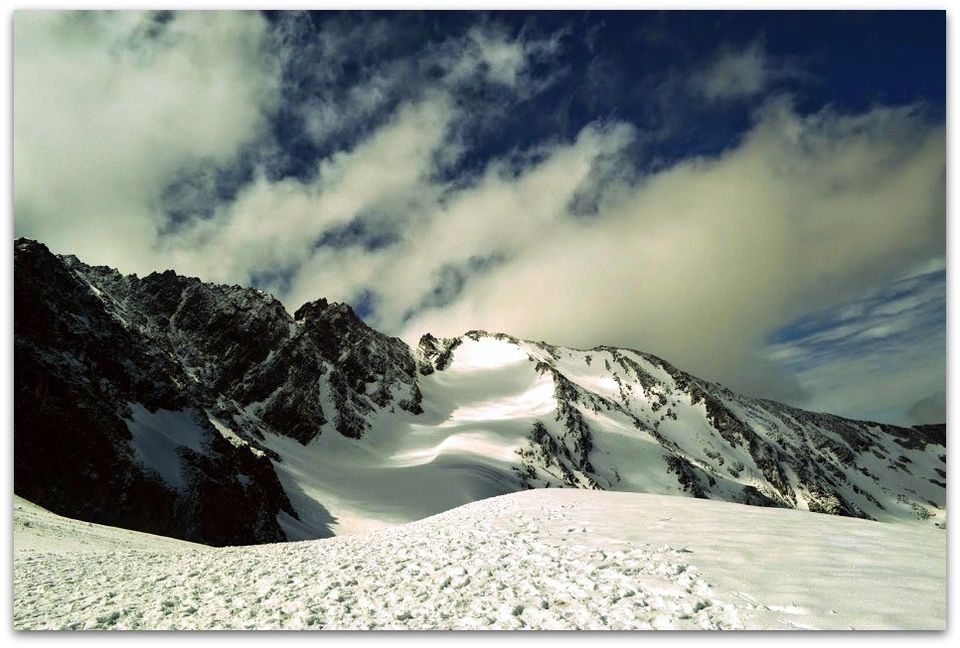 Photo of Roopkund Trek - The mysterious skeleton lake 33/33 by Manish