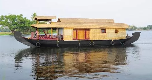 Photo of Alleppey Houseboats, Alappuzha, Kerala, India by Komal Talwalkar