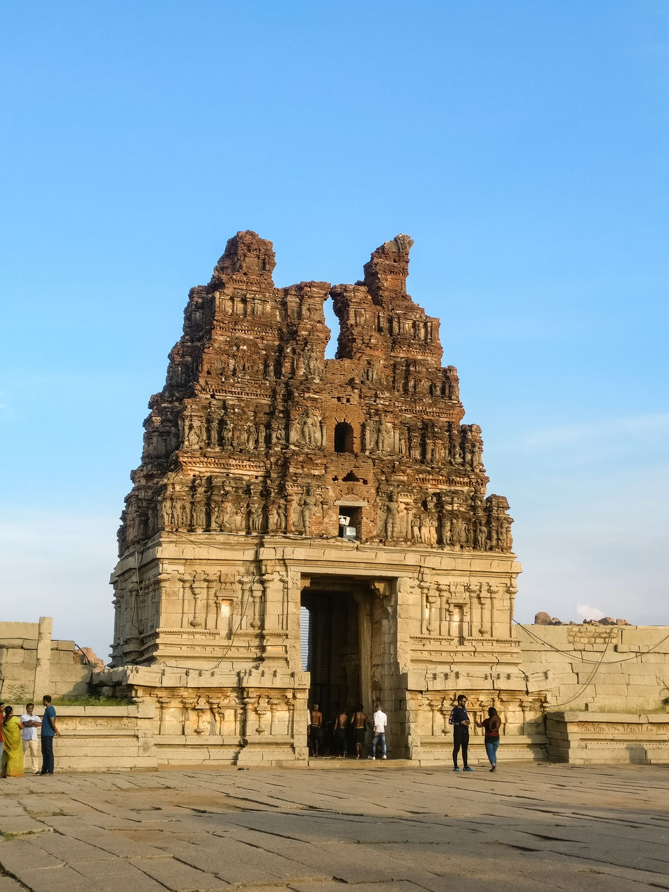 Photo of Hampi: Weekend Backpacking among the ruins of glory! #indiain5k by Niyati Chaudhary