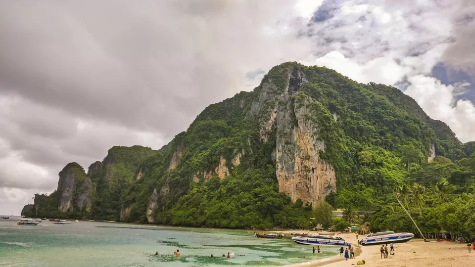 Photo of Phi Phi Islands, Krabi, Thailand by Niyati Chaudhary 