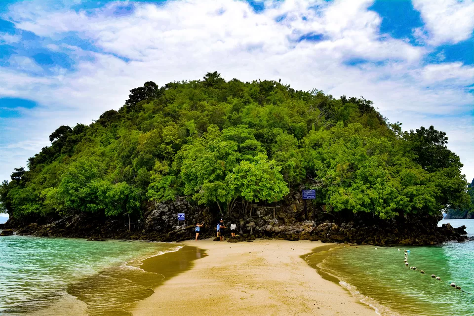 Photo of Ao Nang Beach, Ao Nang, Mueang Krabi District, Krabi, Thailand by Niyati Chaudhary 
