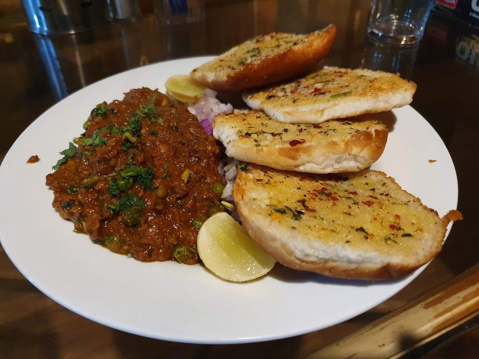 Photo of Drifters' Inn & Cafe- BAR Restaurant in Manu Temple Road Manali, Manu Temple Road, Old Manali, Manali, Himachal Pradesh, India by Divya Golyan