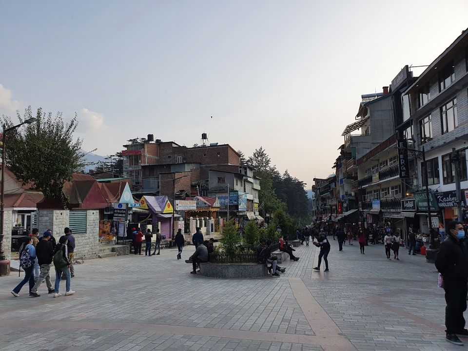 Photo of Mall Road, Dhungri Village, Manali, Himachal Pradesh, India by Divya Golyan