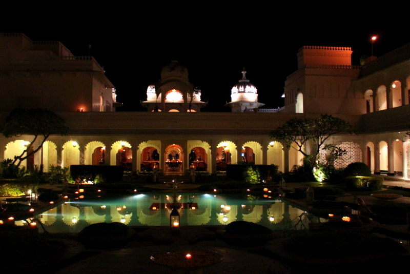 Photo of Taj Lake Palace, Udaipur, Rajasthan, India by Nikita Das - Vagabond Stories