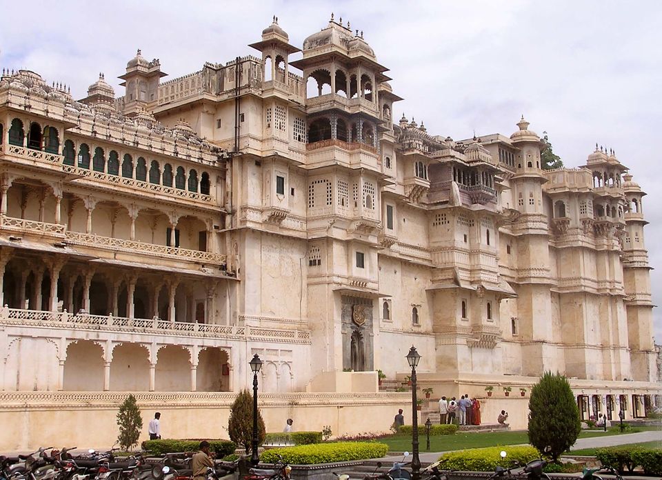 Photo of This Palace In The Middle Of A Lake Let’s You Live Like Royalty For A Day! by Nikita Das - Vagabond Stories