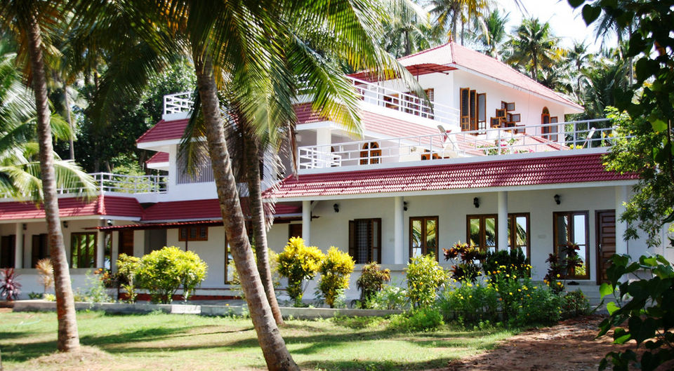 Photo of Explore the luxurious Kumarakom Lake Resort by Nikita Das - Vagabond Stories