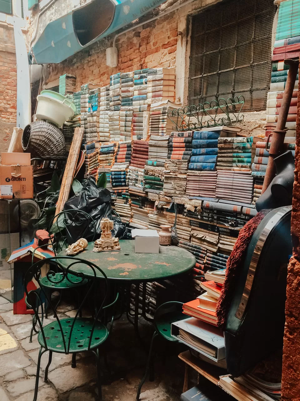 Photo of Libreria Acqua Alta, Calle Lunga Santa Maria Formosa, Venice, Metropolitan City of Venice, Italy by Raashi Singhi