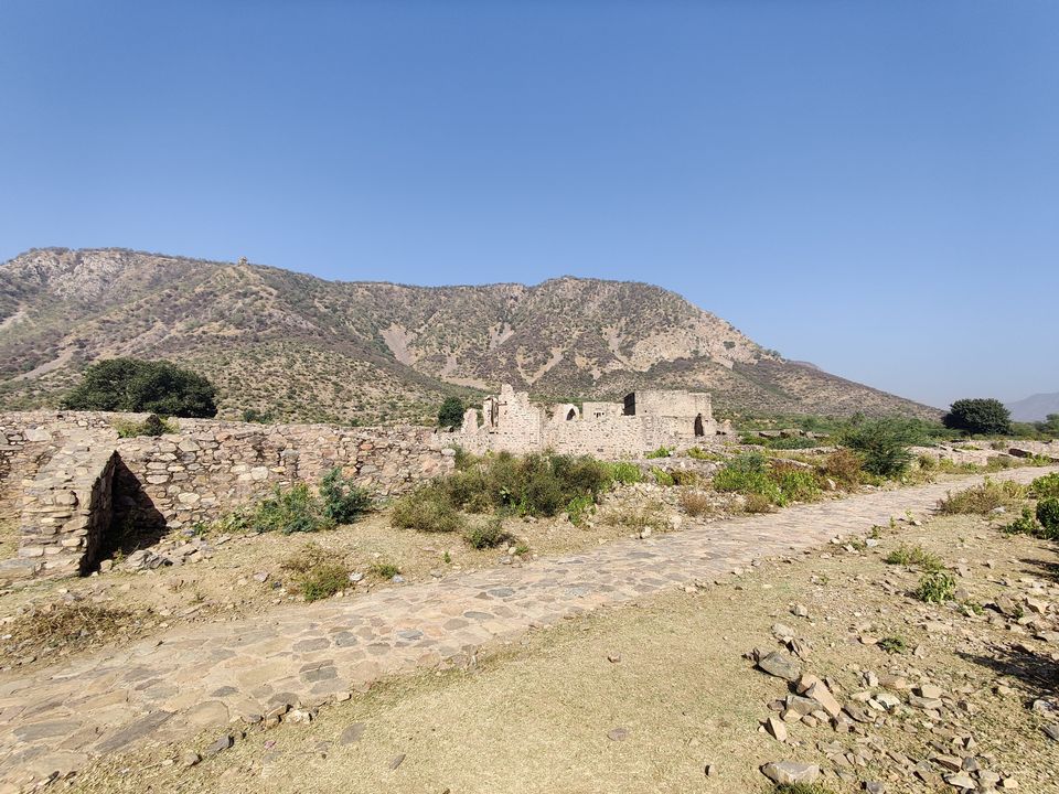 Photo of Bhangarh Fort - Scary or not?? by Deepak Kapoor