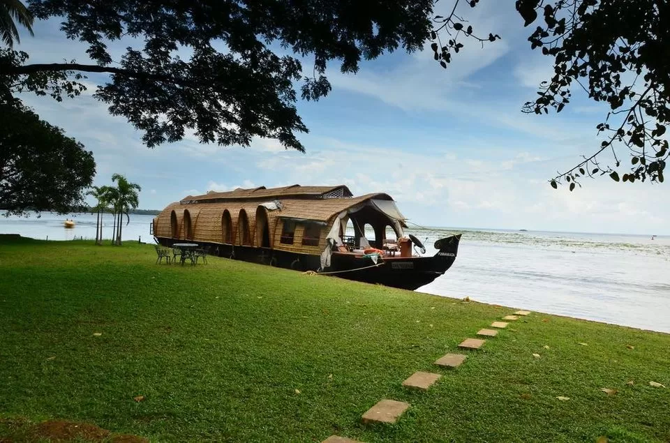 Photo of Punnamada Resort Bar, Chempanthara, Alleppey, Kerala, India by Neha Bhise Sadalge