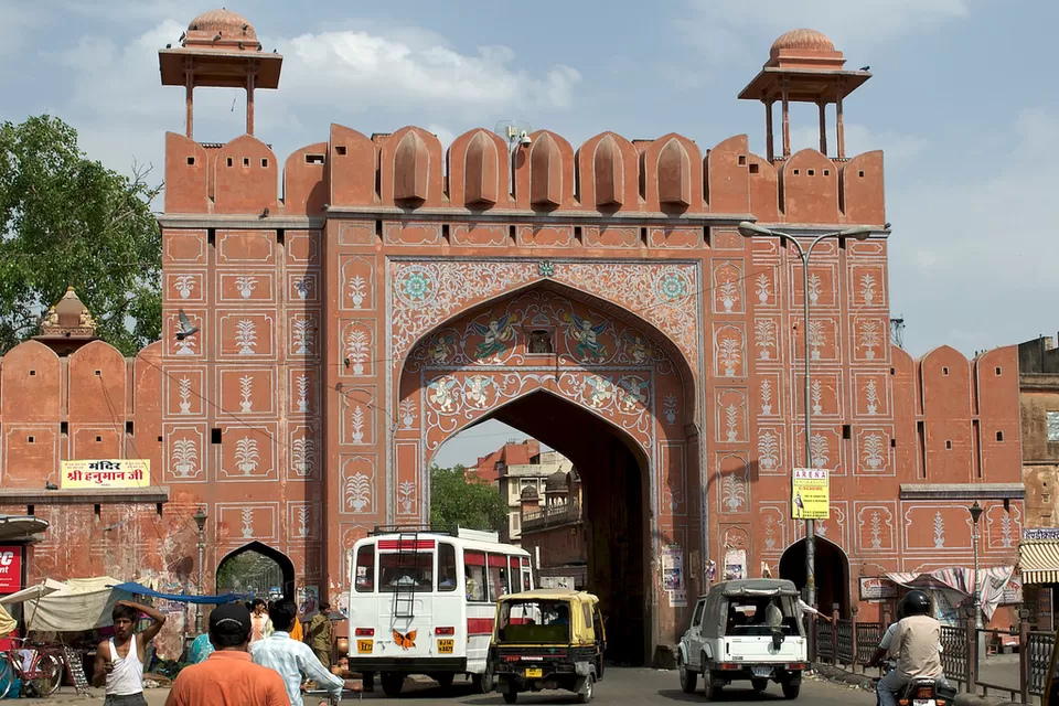 Photo of Chandpole Bazar, Jaipur, Rajasthan, India by Isha Anandpura