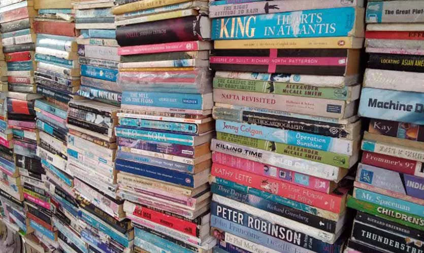 Photo of Chaura Rasta Road, Pink City, Jaipur, Rajasthan, India by Isha Anandpura