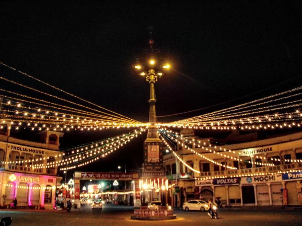 Photo of MI Road, Pink City, Jaipur, Rajasthan, India by Isha Anandpura
