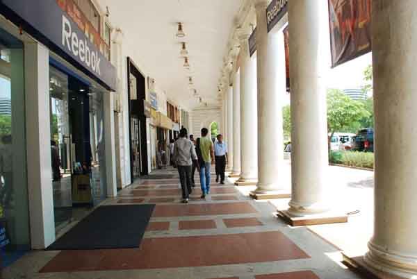 Photo of Shopping in Delhi 9/10 by Isha Anandpura
