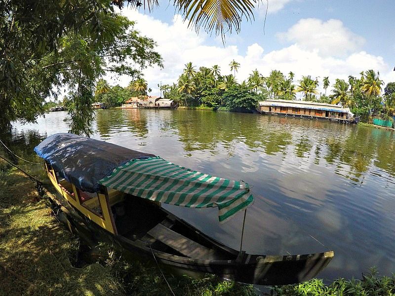 Photo of House boat in the back waters of Alleppy by Shiva Kumar Bashetti