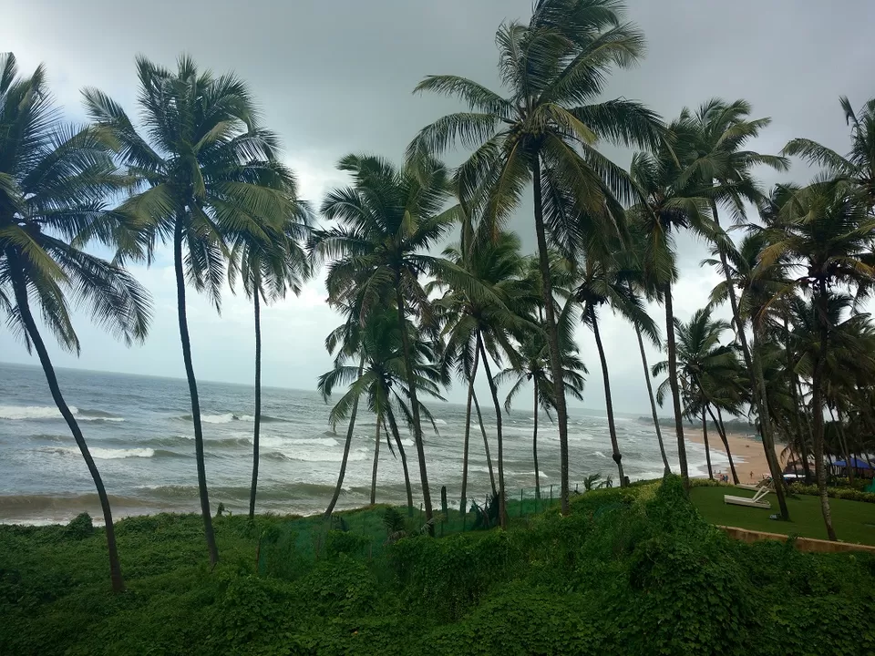 Photo of Sinquerim Beach, Candolim, Goa, India by Anita Singh