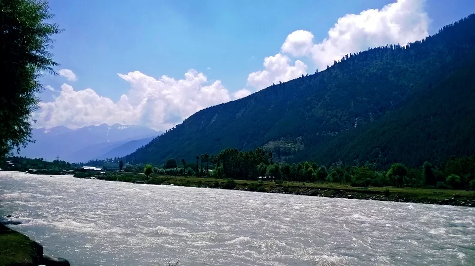 Photo of Dal Lake by Harleen Sandhu