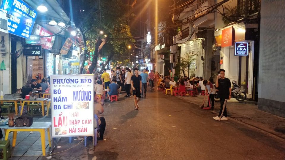 Photo of Hanoi Old Quarter, Đinh Tiên Hoàng, Hàng Đào, Hoàn Kiếm, Hanoi, Vietnam by Arun Cherian