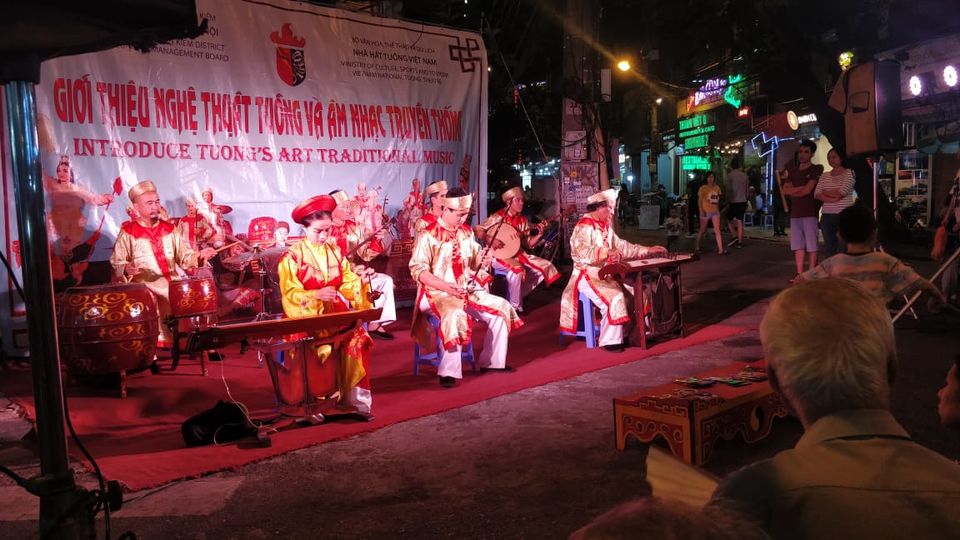 Photo of Hanoi Old Quarter, Đinh Tiên Hoàng, Hàng Đào, Hoàn Kiếm, Hanoi, Vietnam by Arun Cherian