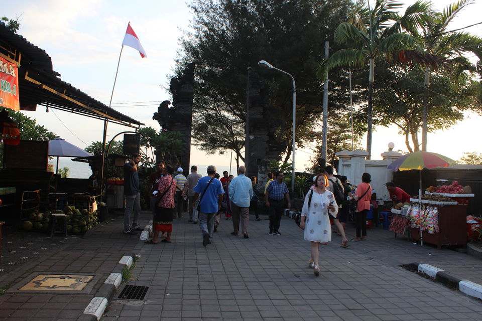 Photo of #CoffeeWithTripoto An evening at Tanah Lot, Bali 1/4 by Jyoti Sapre