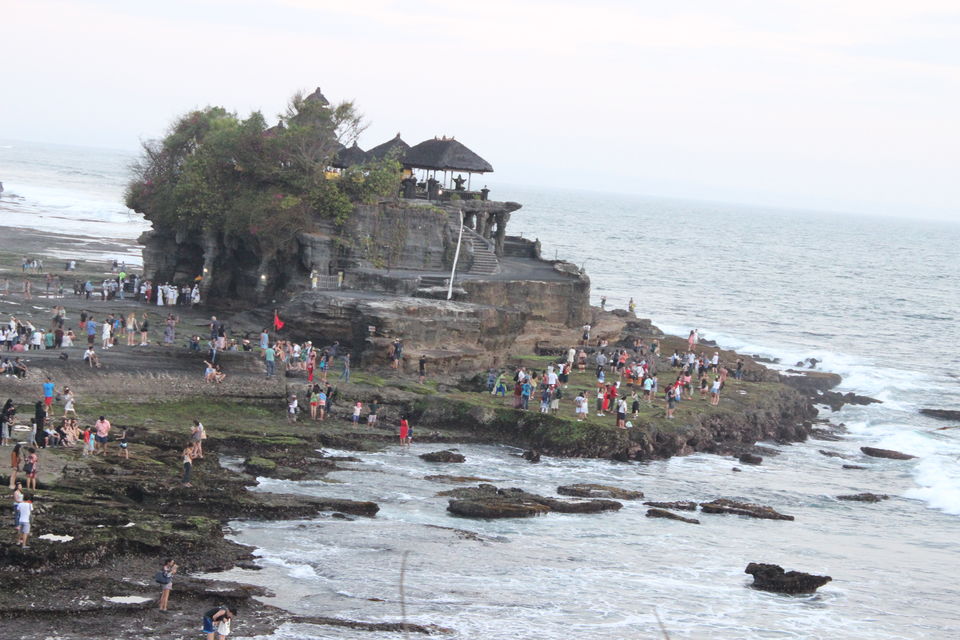 Photo of #CoffeeWithTripoto An evening at Tanah Lot, Bali 2/4 by Jyoti Sapre