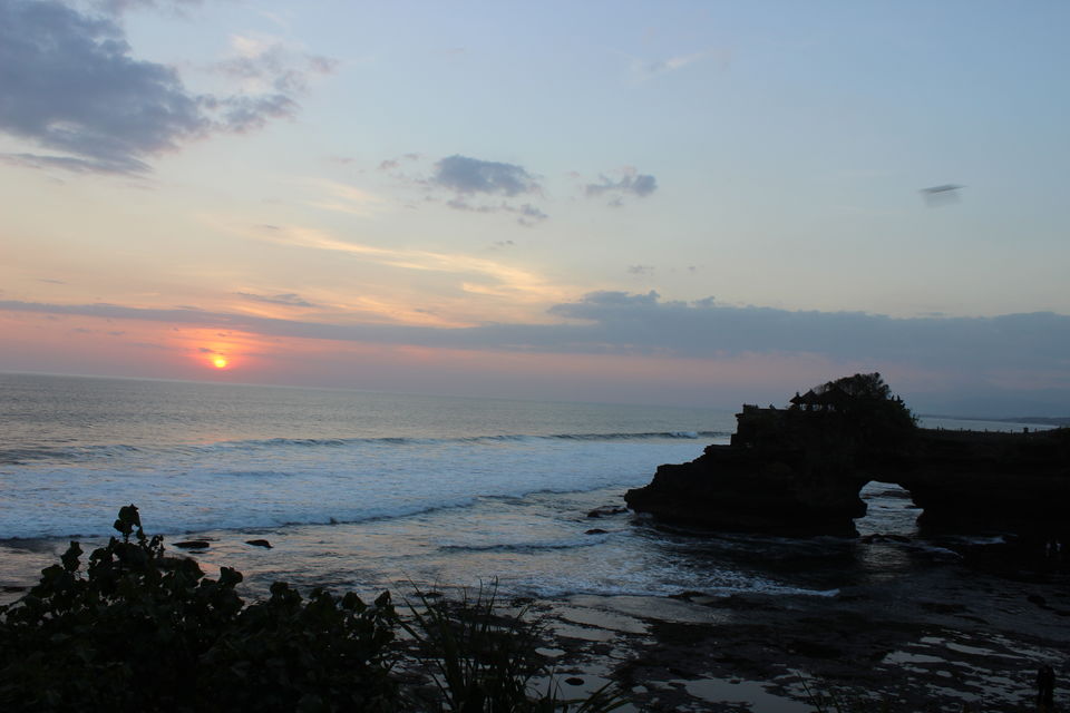 Photo of #CoffeeWithTripoto An evening at Tanah Lot, Bali 4/4 by Jyoti Sapre
