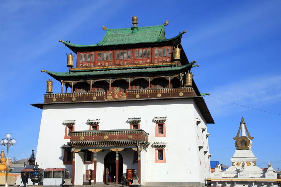 Photo of Gandantegchinlen Monastery, Ulaanbaatar, Mongolia by Tripoto