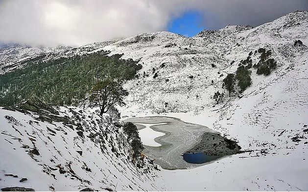 Photo of Sacred Winter Trek in Upper Garhwal which would leave you spell bound - Brahmatal by Roads Unexplored