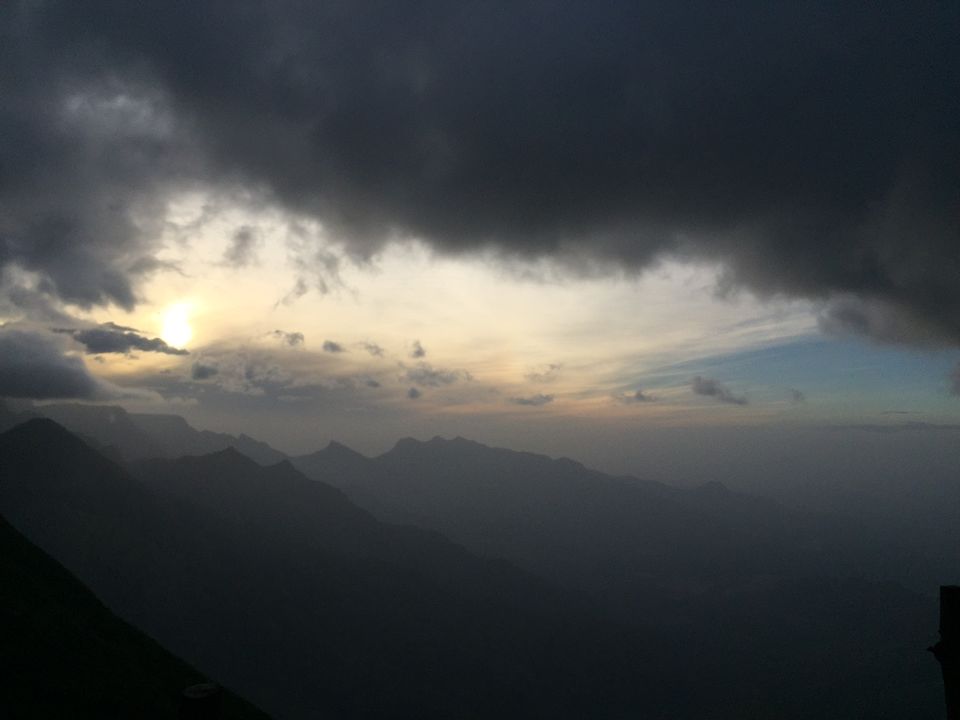 Photo of Kolukkumalai View Point, Kottagudi, Tamil Nadu, India by Soma Das