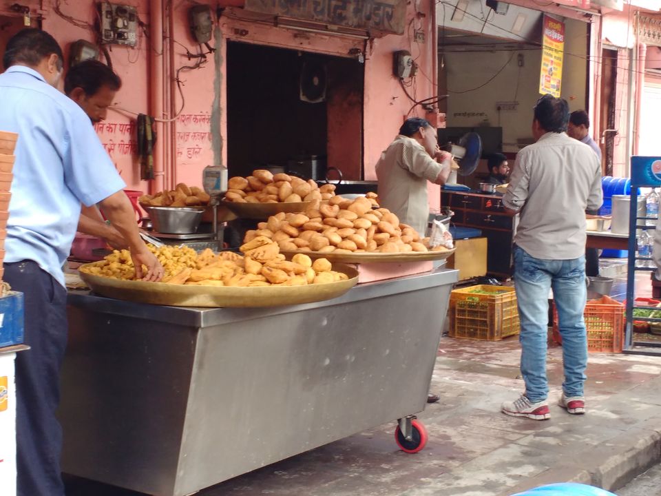 Photo of Hawa Mahal Road, Gangori Bazaar, J.D.A. Market, Kanwar Nagar, Jaipur, Rajasthan, India by Snehanshu Shome