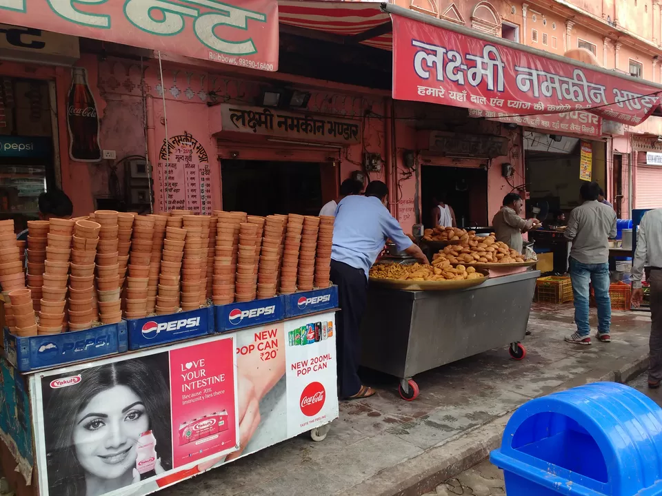 Photo of Hawa Mahal Road, Gangori Bazaar, J.D.A. Market, Kanwar Nagar, Jaipur, Rajasthan, India by Snehanshu Shome