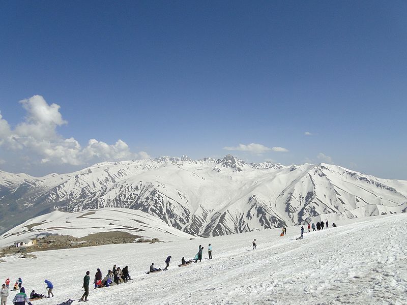 Photo of Why Should You Experience Snowfall in Gulmarg Once in Your Lifetime? by Nishtha Walia