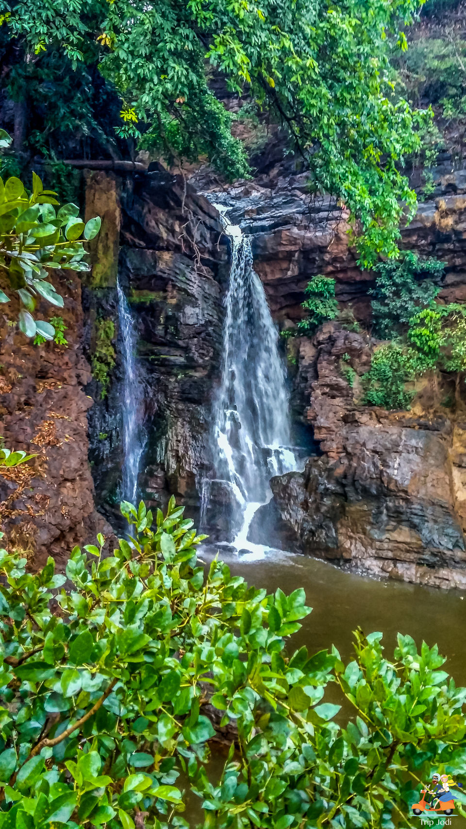 Photo of Arvalem Waterfall, Sanquelim, Goa, India by Trip Jodi