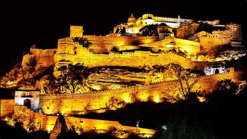 Photo of Hidden fort in Aravalli hills by Grisha Vora