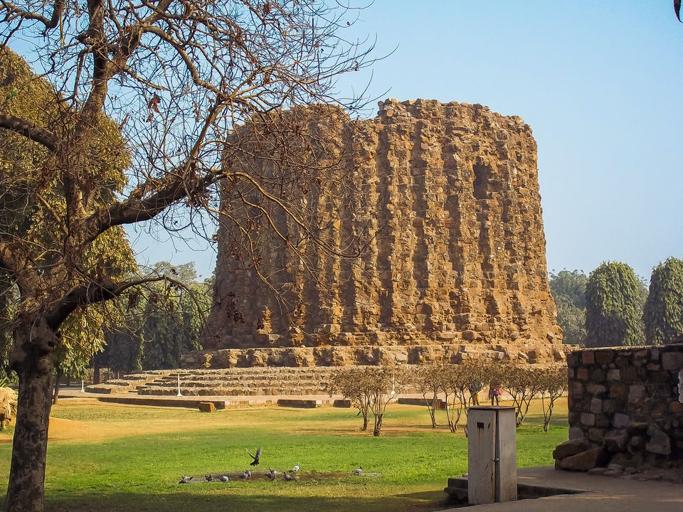 Photo of History Unveiled : Qutub Minar and Iron Pillar of Delhi , #photoblog 29/30 by Mohit Singh Arora