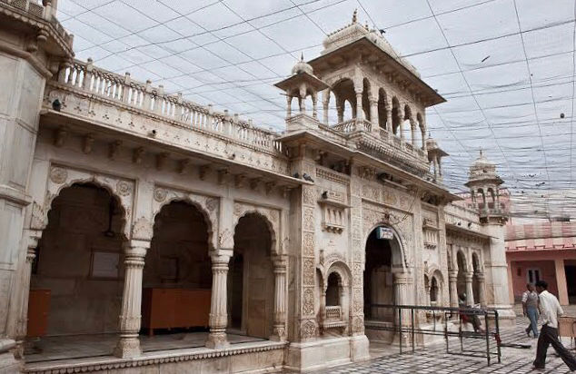 Photo of Karni Mata Temple Road, Deshnok, Rajasthan, India by Chidhvila Reddy