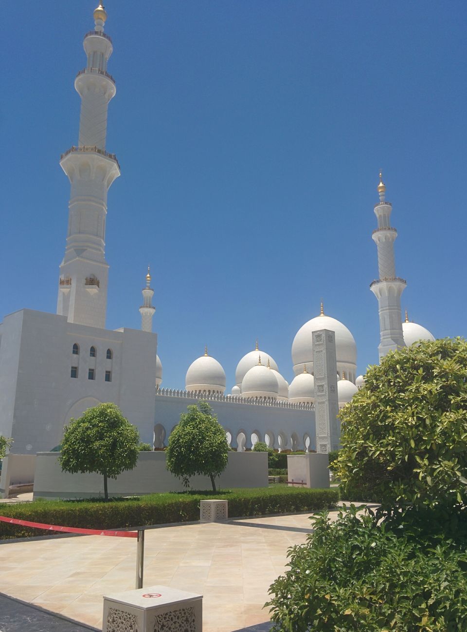 Photo of Sheikh Zayed Grand Mosque - Abu Dhabi - United Arab Emirates by Shaili Gupta